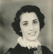 Eddyth (Baumgartner) Reusser (Mrs. Wayne) Senior Picture and Name Card