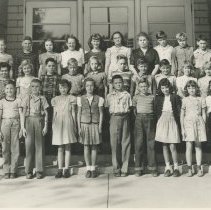 1946-1947 Sixth grade class