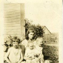 Alma Powers Teeter, Evelyn Estes, & twins