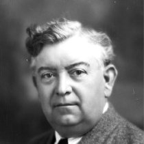 Studio portrait of Leo Hetzel.