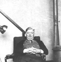 Self portrait of Leo Hetzel seated in his studio.
