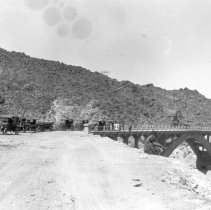 Cars parked at end of Shepherds Bridge.