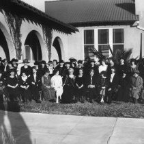 Group portrait of the members of the College Women's Club in front of Wilso