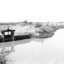 Holton Power Canal - Holtville. Wheel to open gate.