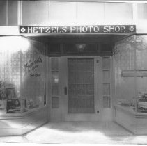 Leo Hetzel's Photo Shop, El Centro. front view of entrance to shop.