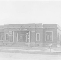 Exterior view of El Centro Library.