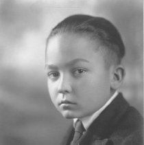Studio portrait of Leo Hetzel Jr.
