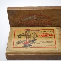 Erector set in original wooden box with instruction booklet