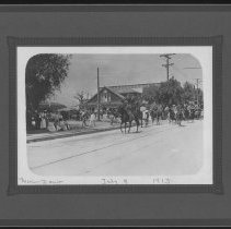 Marion Davis Osborne with a group of people, on horses