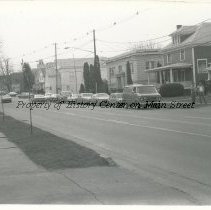Waiting in line for gasoline during shortage
