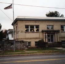 Carnegie Library, Mansfield, Pa., Soldiers Monument in front