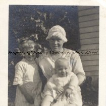 Caroline Gray McConnell with children Bette and Frank Beardslee