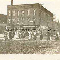 M.S.N.S. studentes celebrating sports win
