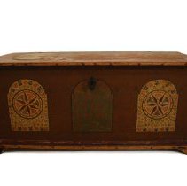 2024.106.001a Freit Federhof John Lick Decorated Chest