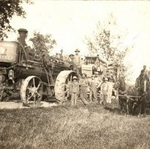 Threshing crew on Otto Bertz farm, 1910