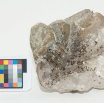 Calcite, 8692 with scale bar.