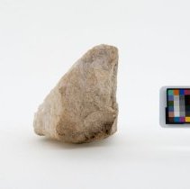 Celestine, 5562. Front view w/scale bar.