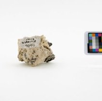 Alunogen, 5686. Bottom view w/scale bar.