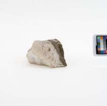 Aragonite, 8872. Front view w/scale bar.