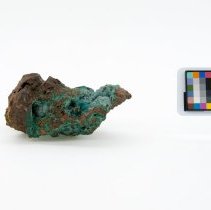 Malachite, 8949. Front view w/scale bar.