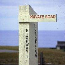Road marker, Hwy One and Longmeadow