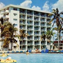 Beach Club Hotel pool