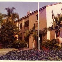 Cheremoya Ave. School, front view.