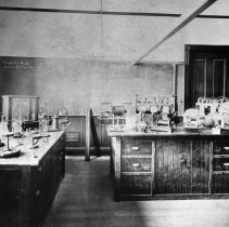 Electrical laboratory (physics), Los Angeles High School. 1899.
