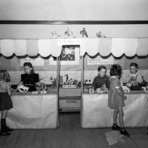 32nd street school activities.  Developing number concepts in the toy mending shop. (Lower elementary)