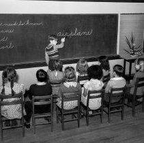 32nd street school activities. Children learning words they need to know i