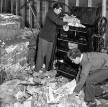 Roosevelt high school activities.  Defense activities.  Baling waste paper.