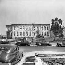 The old Los Angeles High School, used for some of the Board offices, at 451 N. Hill, being torn down.