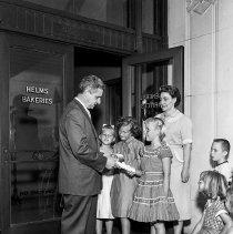 White Point Elementary School activities.  School journey.  Children take a trip through Helms bakery.