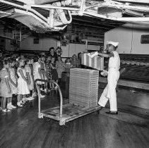 White Point Elementary School activities.  School journey.  Children take a trip through Helms bakery.