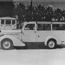 [A school bus designed in the early 20th Century.]