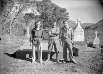 Clarrie Ayres, Ian and Peter. Donald J. McKay photo, 06/09/1950