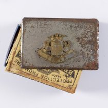 Matchbox clip with coat of arms of Ypres.