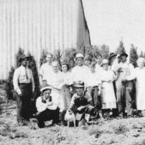 Group photo at nursery 1936, Paul Meister, Frank Bolgga (center with white
