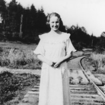 Edith Johnson Wright at the Peacock Whistle Stop station 1911