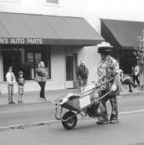 125th Anniversary of St. Helena: Clean-up clown