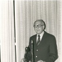 Dr. Sam Kron, Alumni President, addresses reunion