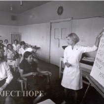 Nancy Chandler teaching an ICU CE class at Imbaba Cardiothoracic Institute