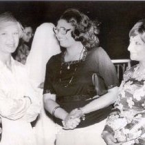 Nancy Chandler (l) speaks with Wedad William (center) and Egyptian counterp