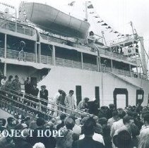 Dockside crowd and debarkation from Colombo, Ceylon.