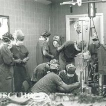 HOPE technicians demontrates a heart-lung machine to Polish counterparts.