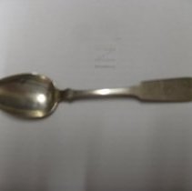 Serving spoon