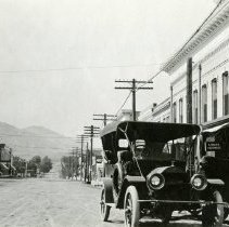 Washington Avenue and the Linder Hardware Store