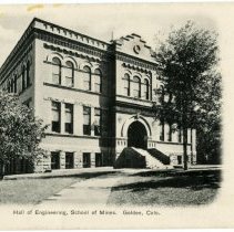 Unused postcard of Hall of Engineering