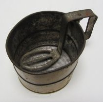 Metal flour sifter 4