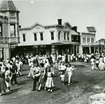 Magic Mountain Opening Day crowd